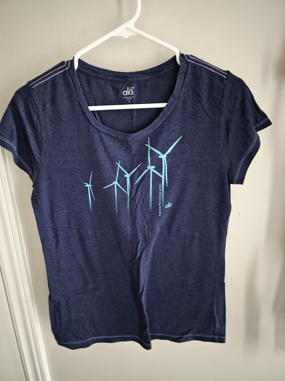 ALO Yoga Navy Short-Sleeve Tee with Mint Wind Turbine Graphic